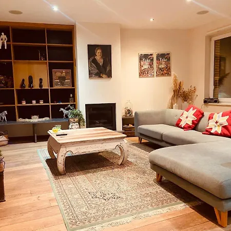 アパート Charming & Spacious Duplex Viewing The Lovely Mas