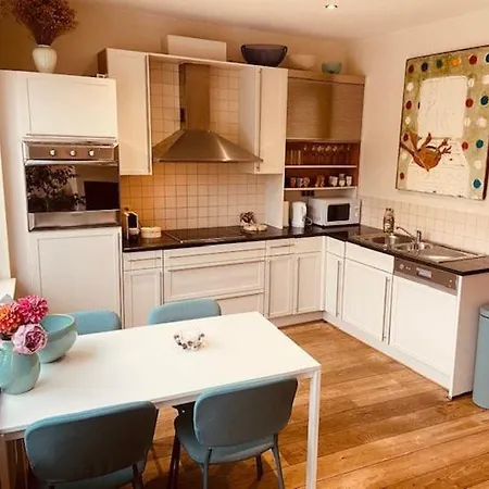 Charming & Spacious Duplex Viewing The Lovely Mas アントウェルペン