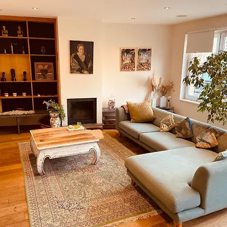 Charming & Spacious Duplex Viewing The Lovely Mas アントウェルペン